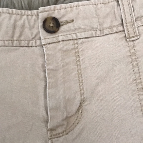 ❤️3X20 OLD NAVY Women's Low Rise Cream Chino Shorts | 6 - Picture 5 of 12